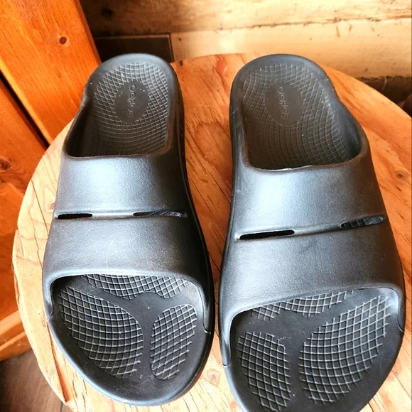 OOFOS OOAHH SANDALS- UNISEX- MEN'S 8 WOMEN'S 10 - Picture 2 of 7